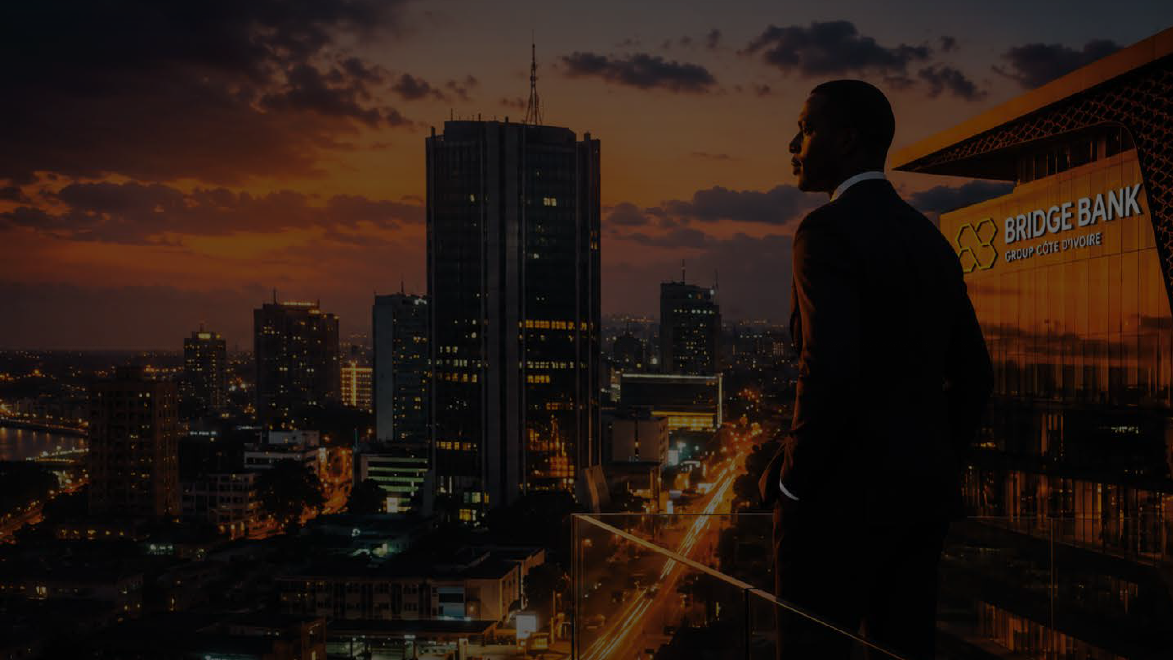 Vue sur Abidjan au crépuscule — Bridge Bank Group Côte d'Ivoire